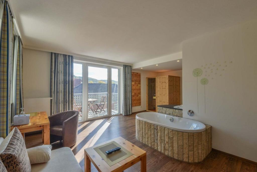Hotel Gasthof Heckl Kinding Esterno foto